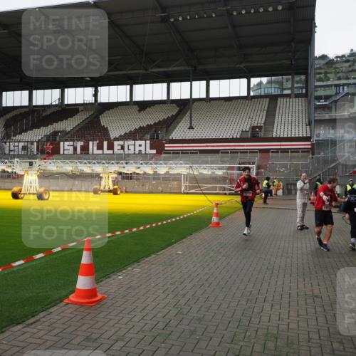 07.12.2025 - St. Pauli X-Mass-Run No. 15 Fabian Wolf http://msf.ph/oto/9399107 07.12.2025 10:57:30 Ziel 130, 251, 773, 994, 1213, 1387, 2290, 2296, 2297, 2298, 2665, 3064, 3067 meine-sportfotos.de