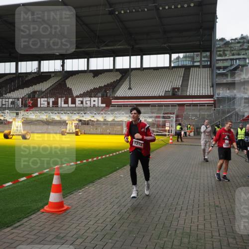 07.12.2025 - St. Pauli X-Mass-Run No. 15 Fabian Wolf http://msf.ph/oto/9399113 07.12.2025 10:57:31 Ziel 130, 251, 773, 994, 1213, 1387, 2290, 2296, 2297, 2298, 2665 meine-sportfotos.de