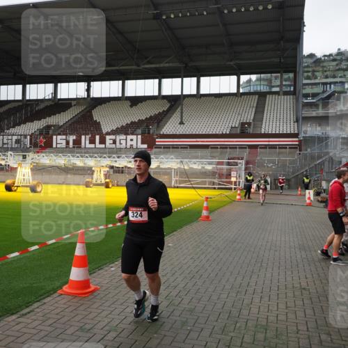 07.12.2025 - St. Pauli X-Mass-Run No. 15 Fabian Wolf http://msf.ph/oto/9399123 07.12.2025 10:57:41 Ziel 324, 994, 1213, 1390 meine-sportfotos.de