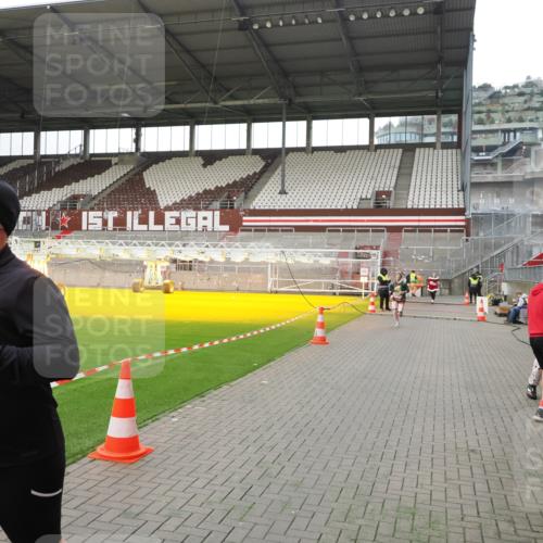 07.12.2025 - St. Pauli X-Mass-Run No. 15 Fabian Wolf http://msf.ph/oto/9399127 07.12.2025 10:57:42 Ziel 324, 1213, 1390 meine-sportfotos.de