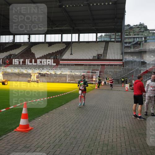 07.12.2025 - St. Pauli X-Mass-Run No. 15 Fabian Wolf http://msf.ph/oto/9399129 07.12.2025 10:57:45 Ziel 170, 324, 1213, 1390 meine-sportfotos.de