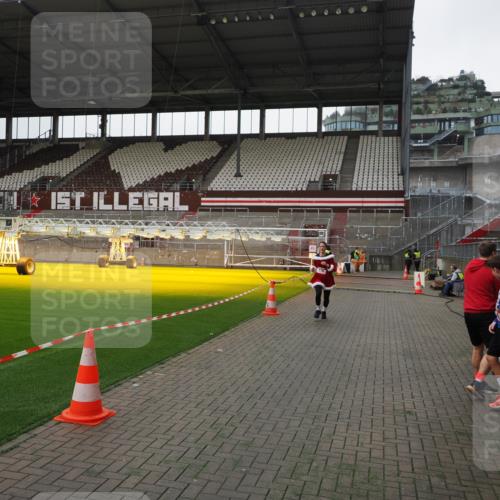 07.12.2025 - St. Pauli X-Mass-Run No. 15 Fabian Wolf http://msf.ph/oto/9399138 07.12.2025 10:57:48 Ziel 170, 324, 1390 meine-sportfotos.de