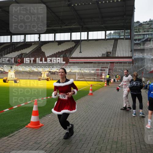 07.12.2025 - St. Pauli X-Mass-Run No. 15 Fabian Wolf http://msf.ph/oto/9399148 07.12.2025 10:57:50 Ziel 170, 324, 1390 meine-sportfotos.de