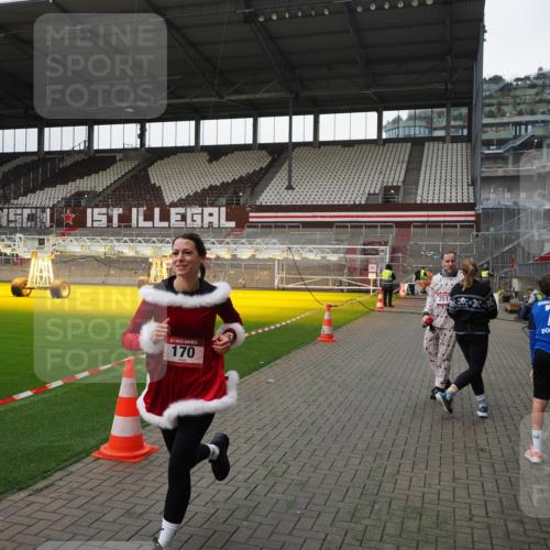 07.12.2025 - St. Pauli X-Mass-Run No. 15 Fabian Wolf http://msf.ph/oto/9399149 07.12.2025 10:57:51 Ziel 170, 324, 1390 meine-sportfotos.de