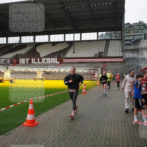 07.12.2025 - St. Pauli X-Mass-Run No. 15 Fabian Wolf http://msf.ph/oto/9399152 07.12.2025 10:58:01 Ziel 43, 75, 170, 234, 1690 meine-sportfotos.de