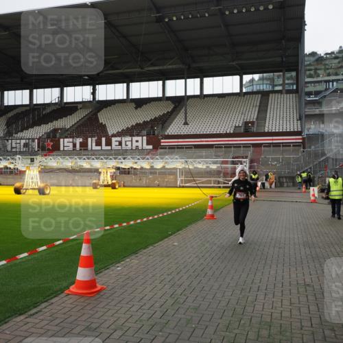 07.12.2025 - St. Pauli X-Mass-Run No. 15 Fabian Wolf http://msf.ph/oto/9399189 07.12.2025 10:58:11 Ziel 43, 75, 234, 761, 1690 meine-sportfotos.de