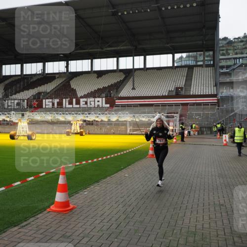 07.12.2025 - St. Pauli X-Mass-Run No. 15 Fabian Wolf http://msf.ph/oto/9399192 07.12.2025 10:58:12 Ziel 43, 75, 234, 761, 1690 meine-sportfotos.de
