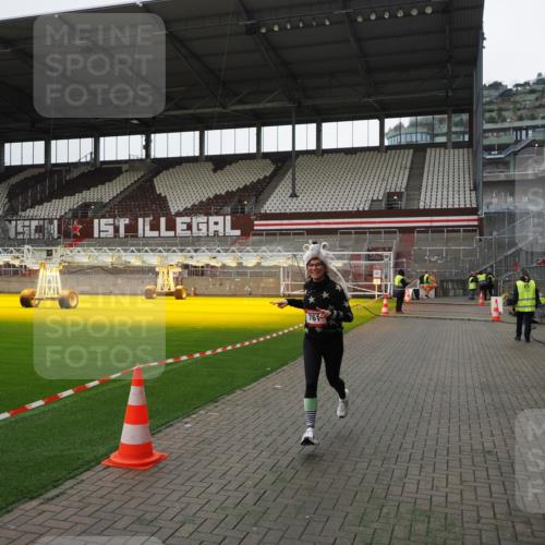 07.12.2025 - St. Pauli X-Mass-Run No. 15 Fabian Wolf http://msf.ph/oto/9399194 07.12.2025 10:58:12 Ziel 43, 75, 234, 761, 1690 meine-sportfotos.de