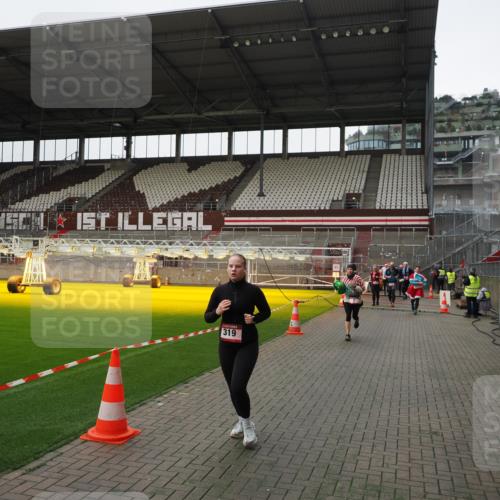 07.12.2025 - St. Pauli X-Mass-Run No. 15 Fabian Wolf http://msf.ph/oto/9399201 07.12.2025 10:58:40 Ziel 7, 941, 2130, 2131 meine-sportfotos.de