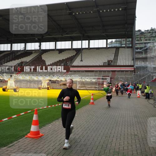 07.12.2025 - St. Pauli X-Mass-Run No. 15 Fabian Wolf http://msf.ph/oto/9399202 07.12.2025 10:58:40 Ziel 7, 941, 2130, 2131 meine-sportfotos.de