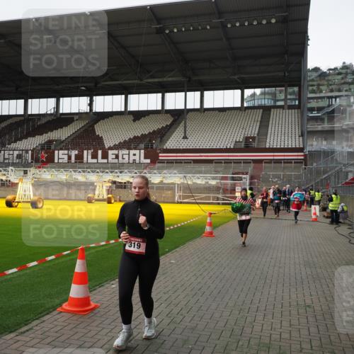 07.12.2025 - St. Pauli X-Mass-Run No. 15 Fabian Wolf http://msf.ph/oto/9399203 07.12.2025 10:58:40 Ziel 7, 941, 2130, 2131 meine-sportfotos.de