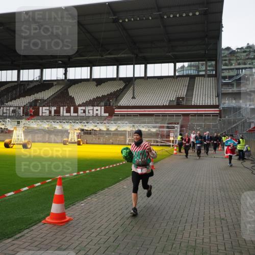 07.12.2025 - St. Pauli X-Mass-Run No. 15 Fabian Wolf http://msf.ph/oto/9399207 07.12.2025 10:58:42 Ziel 7, 606, 907, 941, 1160, 1174, 1476, 2130, 2131 meine-sportfotos.de