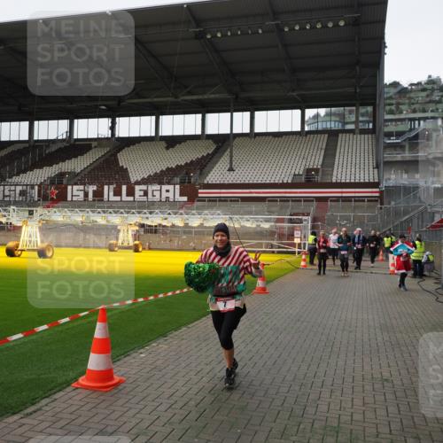 07.12.2025 - St. Pauli X-Mass-Run No. 15 Fabian Wolf http://msf.ph/oto/9399208 07.12.2025 10:58:42 Ziel 7, 606, 907, 941, 1160, 1174, 1476, 2130, 2131 meine-sportfotos.de