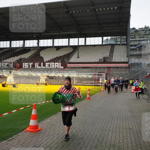 07.12.2025 - St. Pauli X-Mass-Run No. 15 Fabian Wolf http://msf.ph/oto/9399209 07.12.2025 10:58:42 Ziel 7, 606, 907, 941, 1160, 1174, 1476, 2130, 2131 meine-sportfotos.de