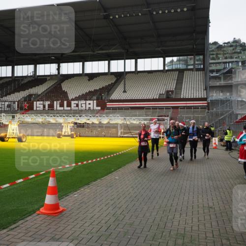 07.12.2025 - St. Pauli X-Mass-Run No. 15 Fabian Wolf http://msf.ph/oto/9399213 07.12.2025 10:58:46 Ziel 7, 606, 907, 941, 1160, 1174, 1476, 2130, 2131 meine-sportfotos.de