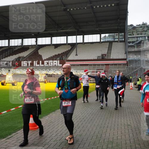 07.12.2025 - St. Pauli X-Mass-Run No. 15 Fabian Wolf http://msf.ph/oto/9399222 07.12.2025 10:58:49 Ziel 7, 606, 907, 941, 1160, 1174, 1451, 1453, 1456, 1458, 1459, 1476, 2130, 2131 meine-sportfotos.de