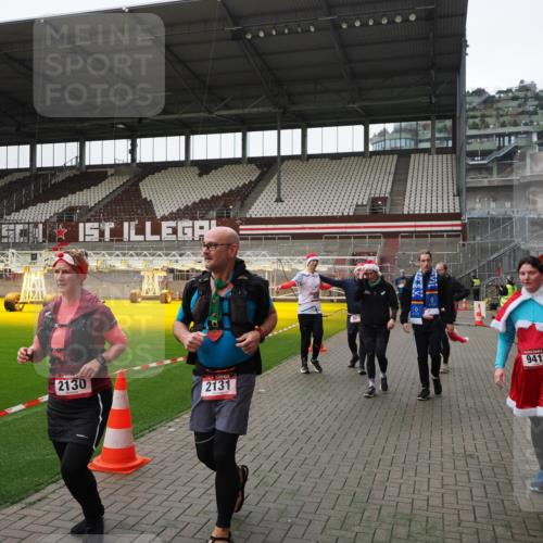 07.12.2025 - St. Pauli X-Mass-Run No. 15 Fabian Wolf http://msf.ph/oto/9399223 07.12.2025 10:58:50 Ziel 7, 606, 907, 941, 1160, 1174, 1451, 1453, 1456, 1458, 1459, 1476, 2130, 2131 meine-sportfotos.de