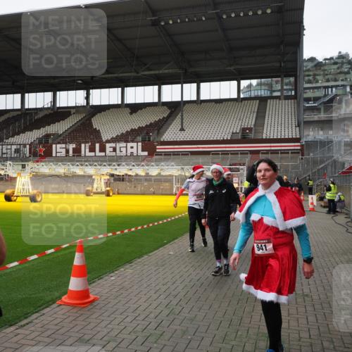 07.12.2025 - St. Pauli X-Mass-Run No. 15 Fabian Wolf http://msf.ph/oto/9399226 07.12.2025 10:58:51 Ziel 7, 606, 907, 941, 1160, 1174, 1451, 1453, 1456, 1458, 1459, 1476, 2130, 2131 meine-sportfotos.de