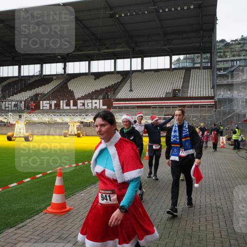 07.12.2025 - St. Pauli X-Mass-Run No. 15 Fabian Wolf http://msf.ph/oto/9399230 07.12.2025 10:58:51 Ziel 7, 606, 907, 941, 1160, 1174, 1451, 1453, 1456, 1458, 1459, 1476, 2130, 2131 meine-sportfotos.de