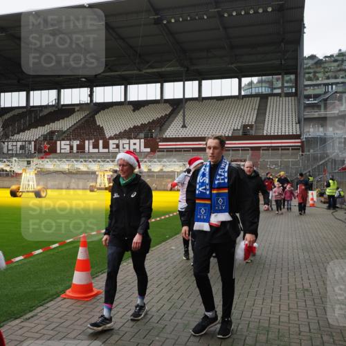 07.12.2025 - St. Pauli X-Mass-Run No. 15 Fabian Wolf http://msf.ph/oto/9399234 07.12.2025 10:58:52 Ziel 7, 606, 907, 941, 1160, 1174, 1451, 1453, 1456, 1458, 1459, 1476, 2130, 2131 meine-sportfotos.de