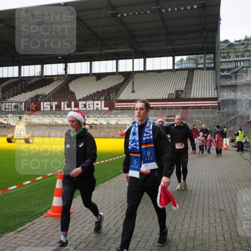 07.12.2025 - St. Pauli X-Mass-Run No. 15 Fabian Wolf http://msf.ph/oto/9399235 07.12.2025 10:58:52 Ziel 7, 606, 907, 941, 1160, 1174, 1451, 1453, 1456, 1458, 1459, 1476, 2130, 2131 meine-sportfotos.de