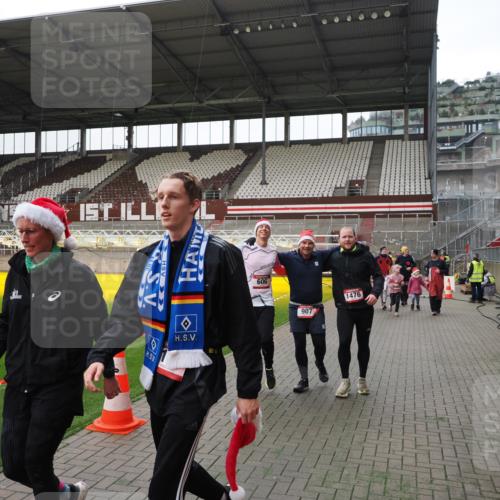 07.12.2025 - St. Pauli X-Mass-Run No. 15 Fabian Wolf http://msf.ph/oto/9399236 07.12.2025 10:58:53 Ziel 7, 606, 907, 941, 1160, 1174, 1451, 1453, 1456, 1458, 1459, 1476, 2130, 2131 meine-sportfotos.de
