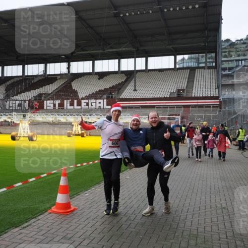 07.12.2025 - St. Pauli X-Mass-Run No. 15 Fabian Wolf http://msf.ph/oto/9399240 07.12.2025 10:58:54 Ziel 7, 606, 907, 941, 1160, 1174, 1451, 1453, 1456, 1458, 1459, 1476, 2130, 2131 meine-sportfotos.de