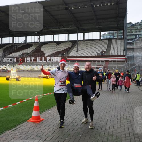 07.12.2025 - St. Pauli X-Mass-Run No. 15 Fabian Wolf http://msf.ph/oto/9399241 07.12.2025 10:58:54 Ziel 7, 606, 907, 941, 1160, 1174, 1451, 1453, 1456, 1458, 1459, 1476, 2130, 2131 meine-sportfotos.de