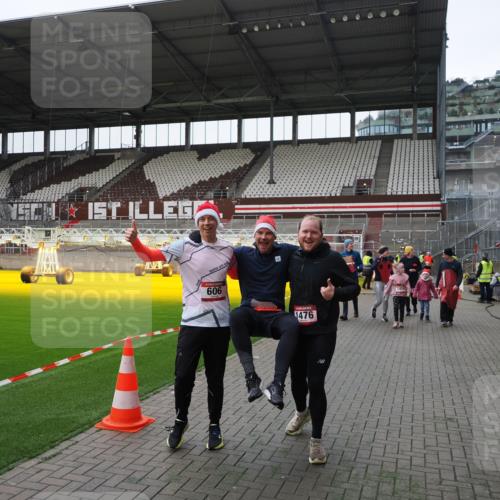 07.12.2025 - St. Pauli X-Mass-Run No. 15 Fabian Wolf http://msf.ph/oto/9399242 07.12.2025 10:58:55 Ziel 7, 606, 907, 941, 1160, 1174, 1451, 1453, 1456, 1458, 1459, 1476, 2130, 2131 meine-sportfotos.de