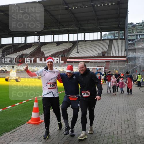07.12.2025 - St. Pauli X-Mass-Run No. 15 Fabian Wolf http://msf.ph/oto/9399244 07.12.2025 10:58:55 Ziel 7, 606, 907, 941, 1160, 1174, 1451, 1453, 1456, 1458, 1459, 1476, 2130, 2131 meine-sportfotos.de
