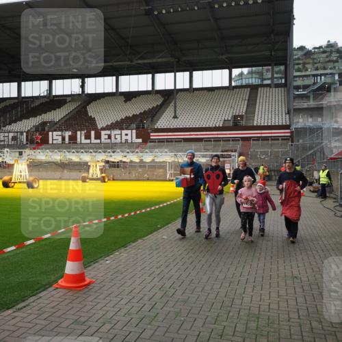 07.12.2025 - St. Pauli X-Mass-Run No. 15 Fabian Wolf http://msf.ph/oto/9399249 07.12.2025 10:58:58 Ziel 582, 606, 907, 941, 1160, 1174, 1451, 1453, 1456, 1458, 1459, 1476, 1508, 2130 meine-sportfotos.de