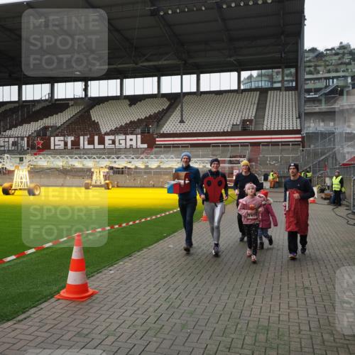 07.12.2025 - St. Pauli X-Mass-Run No. 15 Fabian Wolf http://msf.ph/oto/9399251 07.12.2025 10:58:58 Ziel 582, 606, 907, 941, 1160, 1174, 1451, 1453, 1456, 1458, 1459, 1476, 1508, 2130 meine-sportfotos.de