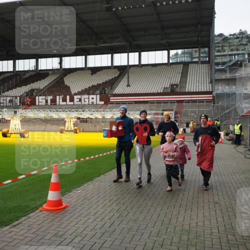 07.12.2025 - St. Pauli X-Mass-Run No. 15 Fabian Wolf http://msf.ph/oto/9399253 07.12.2025 10:58:58 Ziel 582, 606, 907, 941, 1160, 1174, 1451, 1453, 1456, 1458, 1459, 1476, 1508, 2130 meine-sportfotos.de