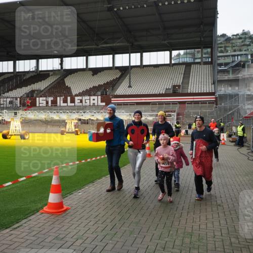 07.12.2025 - St. Pauli X-Mass-Run No. 15 Fabian Wolf http://msf.ph/oto/9399255 07.12.2025 10:58:59 Ziel 582, 606, 907, 1160, 1174, 1451, 1453, 1456, 1458, 1459, 1476, 1508 meine-sportfotos.de