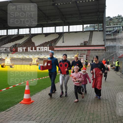 07.12.2025 - St. Pauli X-Mass-Run No. 15 Fabian Wolf http://msf.ph/oto/9399256 07.12.2025 10:58:59 Ziel 582, 606, 907, 1160, 1174, 1451, 1453, 1456, 1458, 1459, 1476, 1508 meine-sportfotos.de
