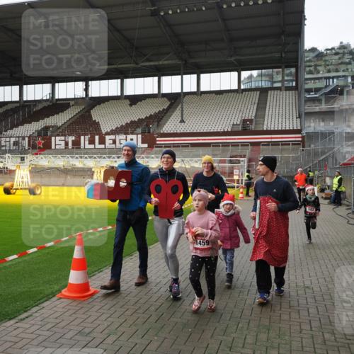 07.12.2025 - St. Pauli X-Mass-Run No. 15 Fabian Wolf http://msf.ph/oto/9399258 07.12.2025 10:58:59 Ziel 582, 606, 907, 1160, 1174, 1451, 1453, 1456, 1458, 1459, 1476, 1508 meine-sportfotos.de