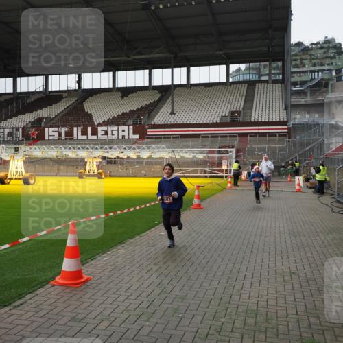 07.12.2025 - St. Pauli X-Mass-Run No. 15 Fabian Wolf http://msf.ph/oto/9399282 07.12.2025 10:59:09 Ziel 242, 582, 1508, 2503, 2772 meine-sportfotos.de