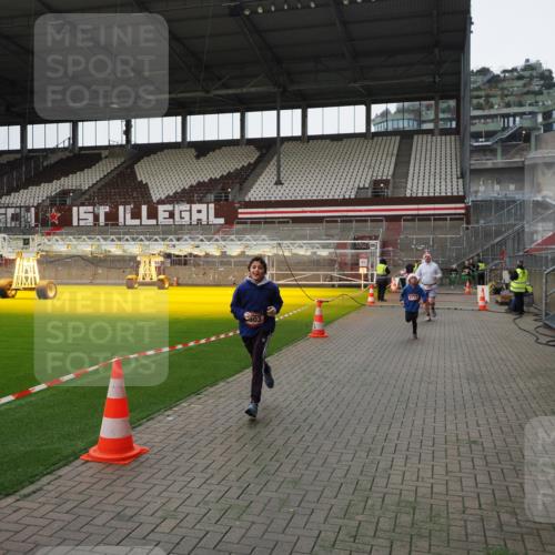 07.12.2025 - St. Pauli X-Mass-Run No. 15 Fabian Wolf http://msf.ph/oto/9399283 07.12.2025 10:59:09 Ziel 242, 582, 1508, 2503, 2772 meine-sportfotos.de