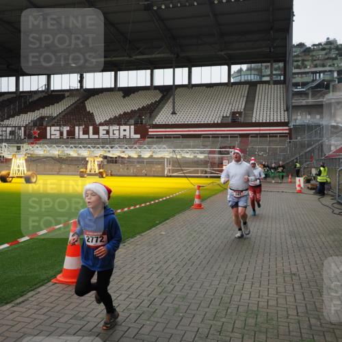 07.12.2025 - St. Pauli X-Mass-Run No. 15 Fabian Wolf http://msf.ph/oto/9399291 07.12.2025 10:59:12 Ziel 242, 582, 1508, 2503, 2772 meine-sportfotos.de