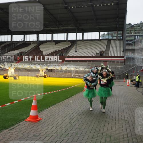 07.12.2025 - St. Pauli X-Mass-Run No. 15 Fabian Wolf http://msf.ph/oto/9399311 07.12.2025 10:59:22 Ziel 242, 2503, 2719, 2720, 2721, 2727, 2772 meine-sportfotos.de