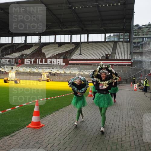 07.12.2025 - St. Pauli X-Mass-Run No. 15 Fabian Wolf http://msf.ph/oto/9399314 07.12.2025 10:59:22 Ziel 242, 2503, 2719, 2720, 2721, 2727, 2772 meine-sportfotos.de