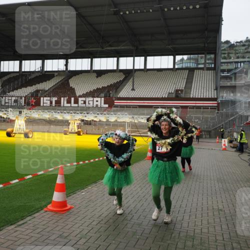 07.12.2025 - St. Pauli X-Mass-Run No. 15 Fabian Wolf http://msf.ph/oto/9399315 07.12.2025 10:59:22 Ziel 242, 2503, 2719, 2720, 2721, 2727, 2772 meine-sportfotos.de