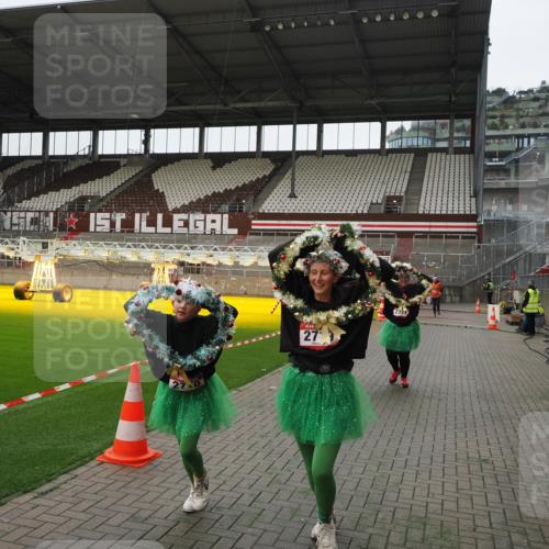 07.12.2025 - St. Pauli X-Mass-Run No. 15 Fabian Wolf http://msf.ph/oto/9399317 07.12.2025 10:59:23 Ziel 242, 1826, 2503, 2719, 2720, 2721, 2727, 2772 meine-sportfotos.de