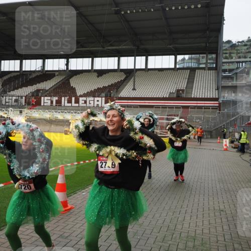 07.12.2025 - St. Pauli X-Mass-Run No. 15 Fabian Wolf http://msf.ph/oto/9399319 07.12.2025 10:59:23 Ziel 242, 1826, 2503, 2719, 2720, 2721, 2727, 2772 meine-sportfotos.de