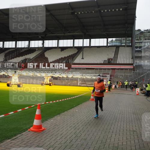 07.12.2025 - St. Pauli X-Mass-Run No. 15 Fabian Wolf http://msf.ph/oto/9399336 07.12.2025 10:59:29 Ziel 301, 1826, 2719, 2720, 2721, 2727 meine-sportfotos.de