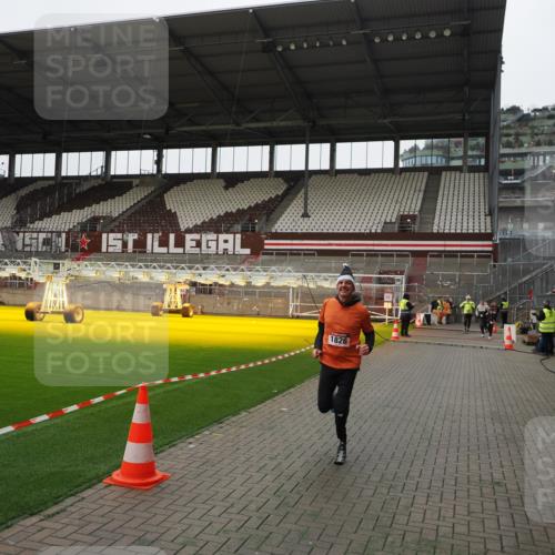 07.12.2025 - St. Pauli X-Mass-Run No. 15 Fabian Wolf http://msf.ph/oto/9399338 07.12.2025 10:59:29 Ziel 301, 1826, 2719, 2720, 2721, 2727 meine-sportfotos.de