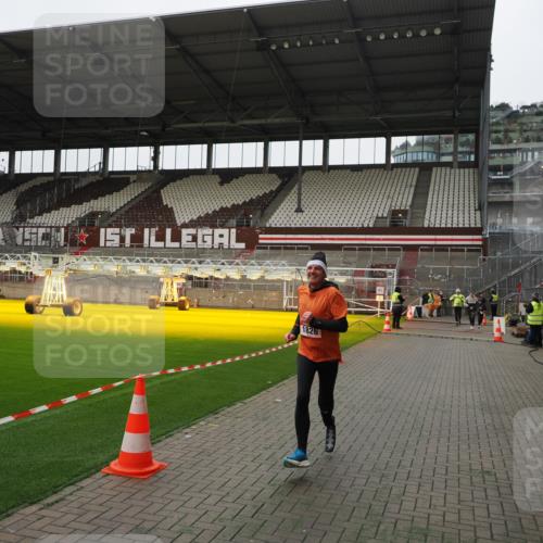 07.12.2025 - St. Pauli X-Mass-Run No. 15 Fabian Wolf http://msf.ph/oto/9399339 07.12.2025 10:59:29 Ziel 301, 1826, 2719, 2720, 2721, 2727 meine-sportfotos.de