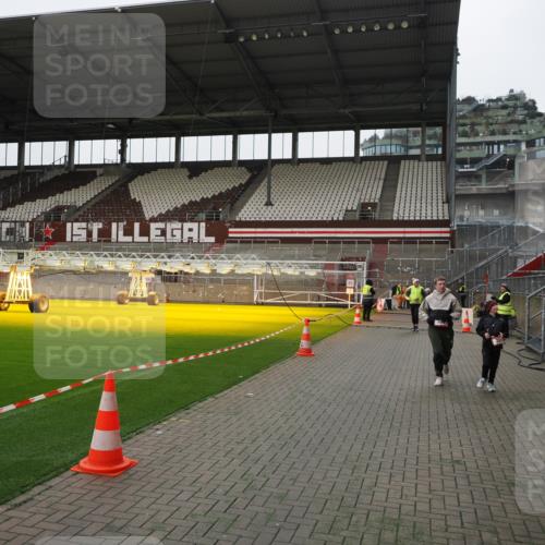 07.12.2025 - St. Pauli X-Mass-Run No. 15 Fabian Wolf http://msf.ph/oto/9399347 07.12.2025 10:59:34 Ziel 301, 306, 420, 1826, 2720, 2721, 2727 meine-sportfotos.de