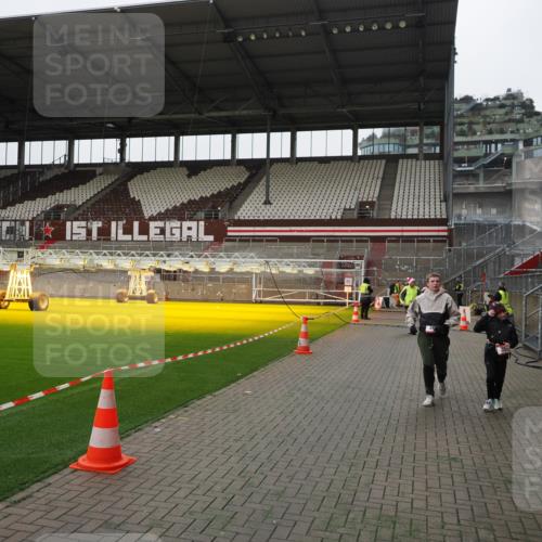 07.12.2025 - St. Pauli X-Mass-Run No. 15 Fabian Wolf http://msf.ph/oto/9399349 07.12.2025 10:59:35 Ziel 301, 306, 420, 1826, 2721, 2727, 4128 meine-sportfotos.de