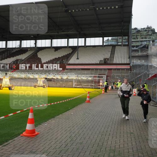 07.12.2025 - St. Pauli X-Mass-Run No. 15 Fabian Wolf http://msf.ph/oto/9399350 07.12.2025 10:59:35 Ziel 301, 306, 420, 1826, 2721, 2727, 4128 meine-sportfotos.de
